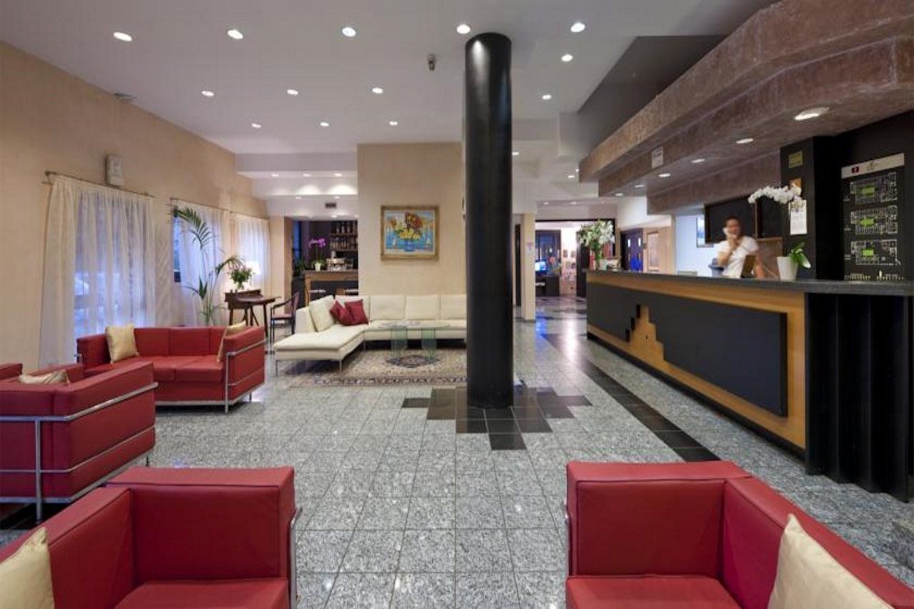 Hotel Comtur Binasco Exterior photo